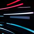 Lichtstreifen_blau_rot_Hintergrund_Foto: unsplash_maximalfocus